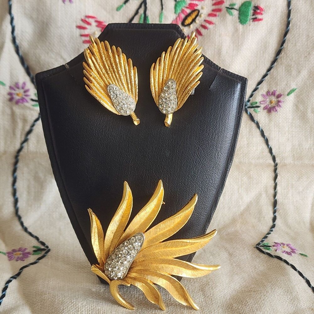 Vintage Boucher Style Mid Century Gold Tone Rhinestone Leaf Brooch Earrings Set